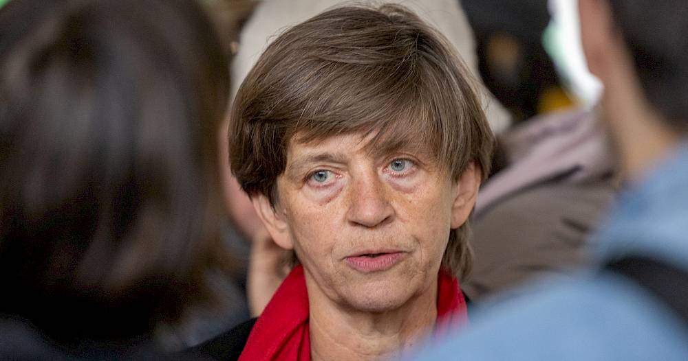 Corinne Eckenstein im Austausch mit Tanzschaffenden.